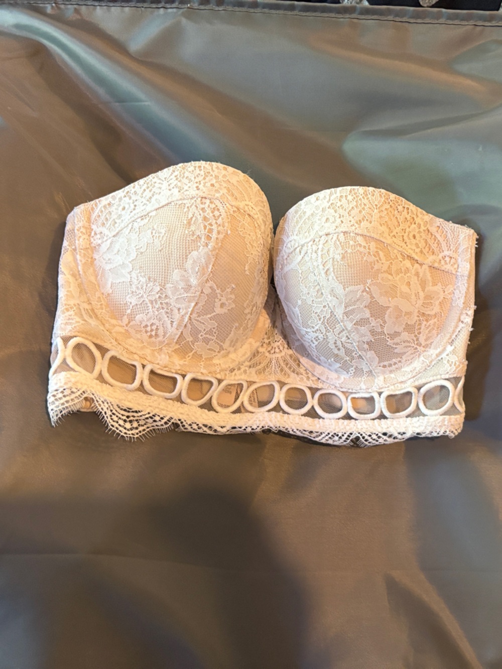 Victoria's Secret Cream Lace Strapless Bustier Bra